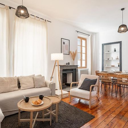 Appartement Spacieux Et Chaleureux Coeur De Ville Chambéry Exteriör bild