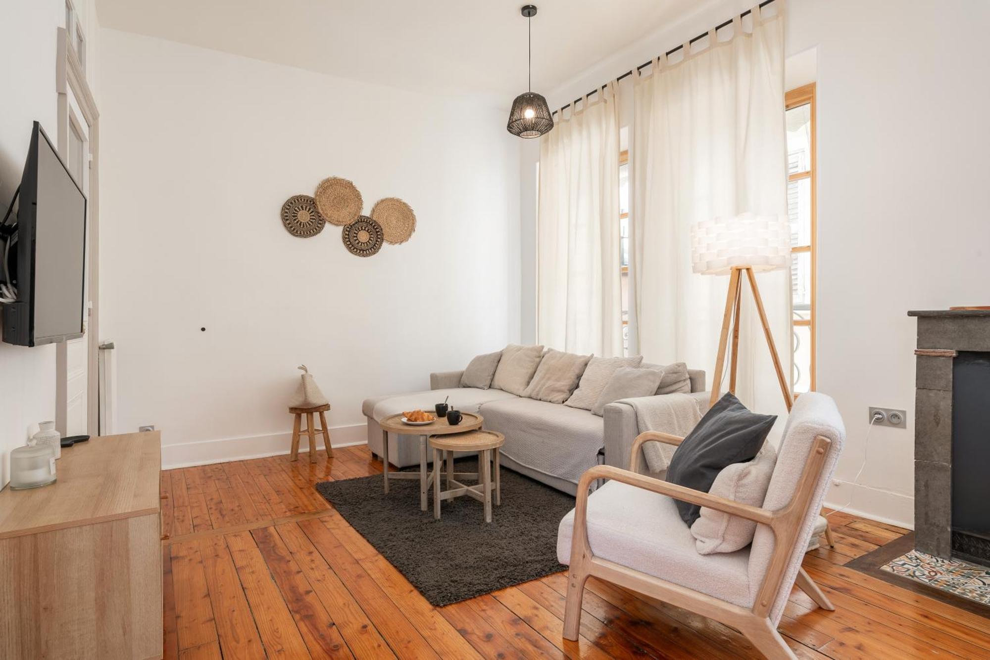 Appartement Spacieux Et Chaleureux Coeur De Ville Chambéry Exteriör bild