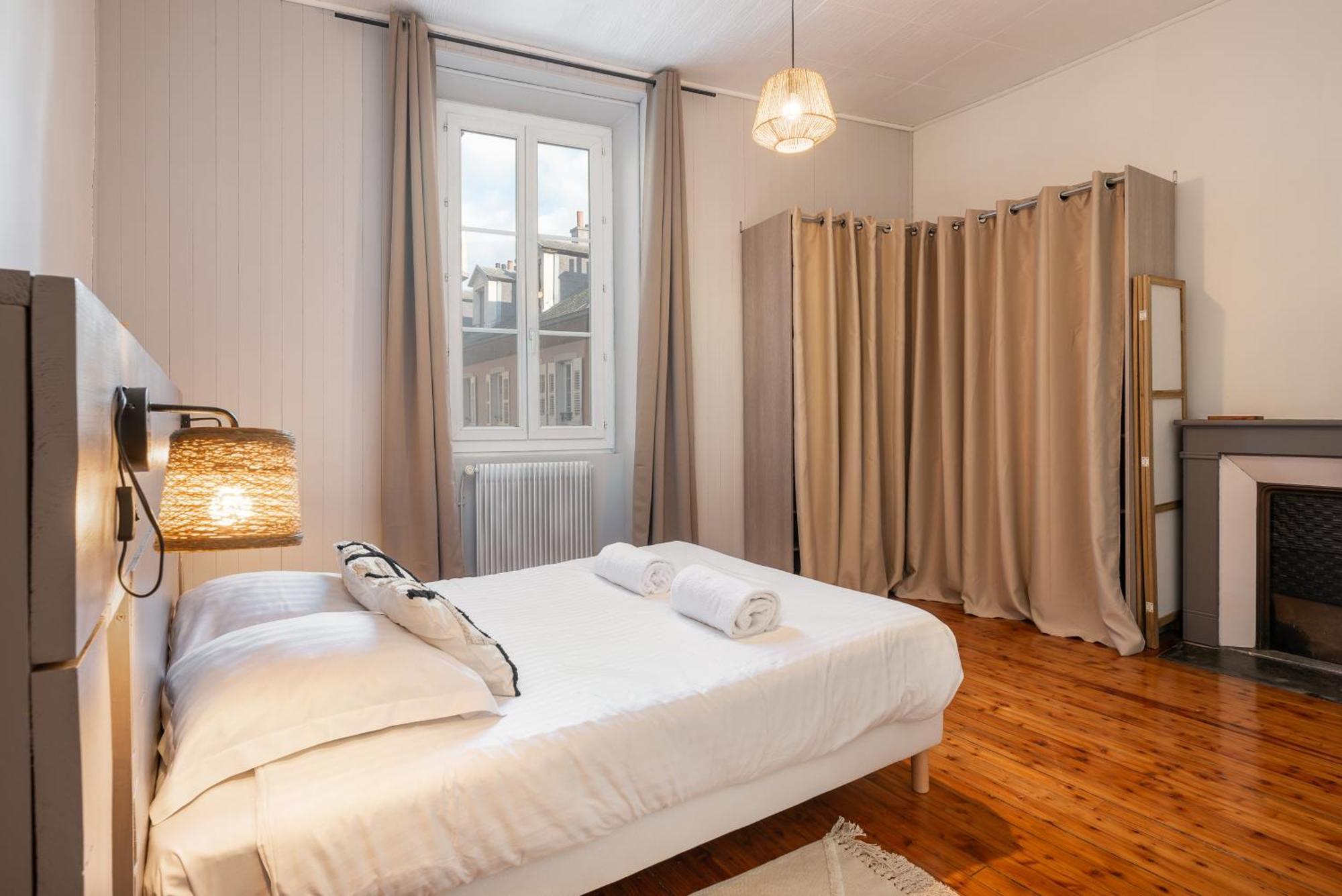 Appartement Spacieux Et Chaleureux Coeur De Ville Chambéry Exteriör bild