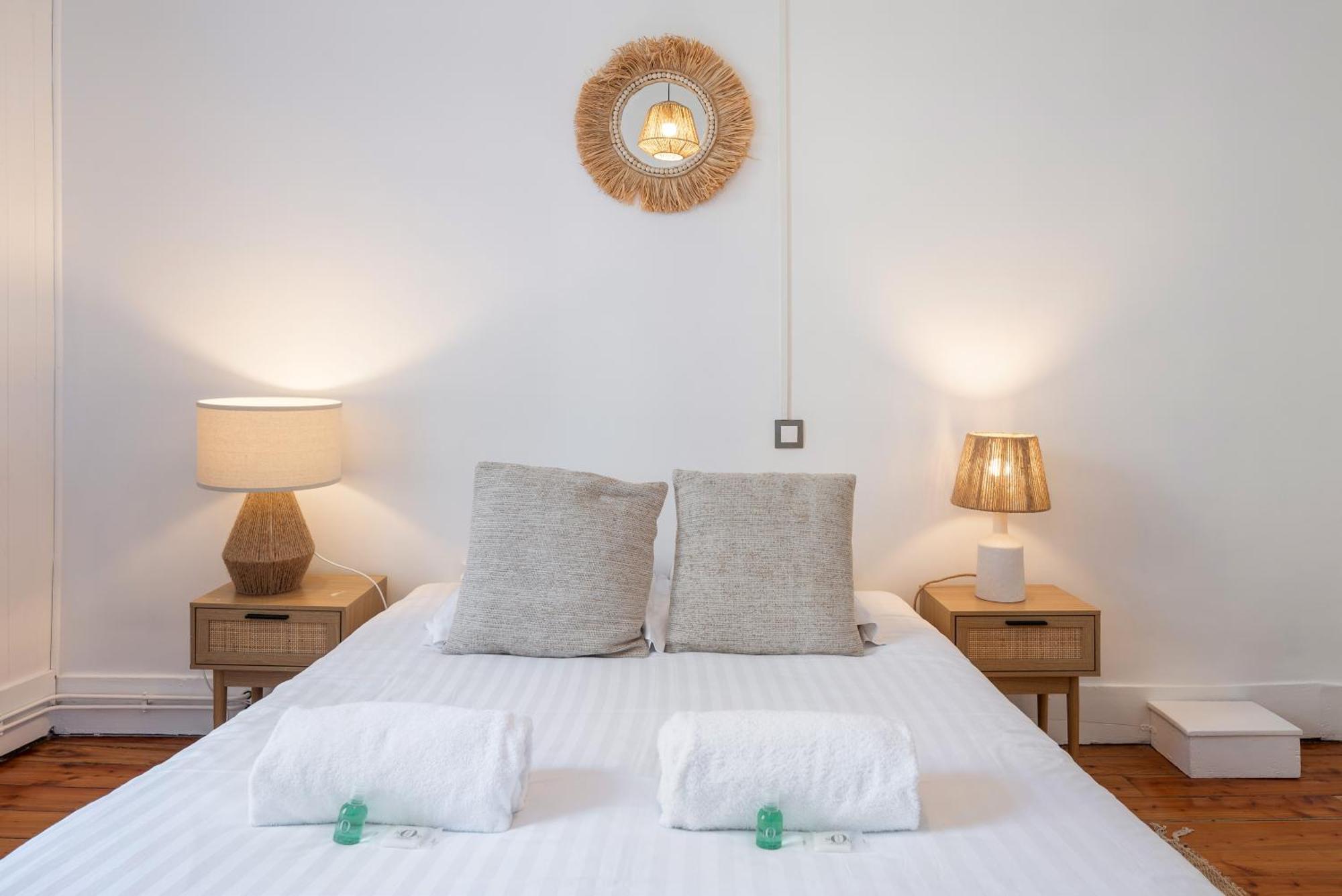 Appartement Spacieux Et Chaleureux Coeur De Ville Chambéry Exteriör bild