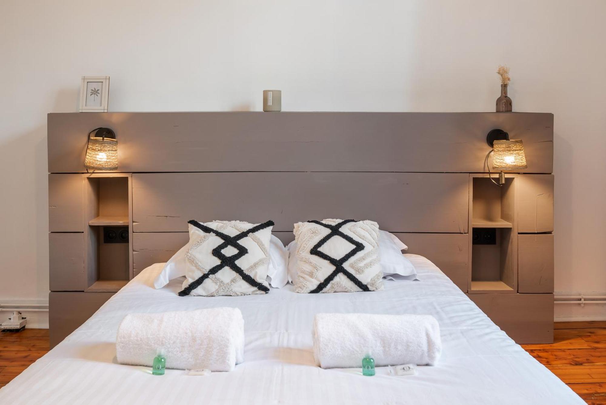 Appartement Spacieux Et Chaleureux Coeur De Ville Chambéry Exteriör bild