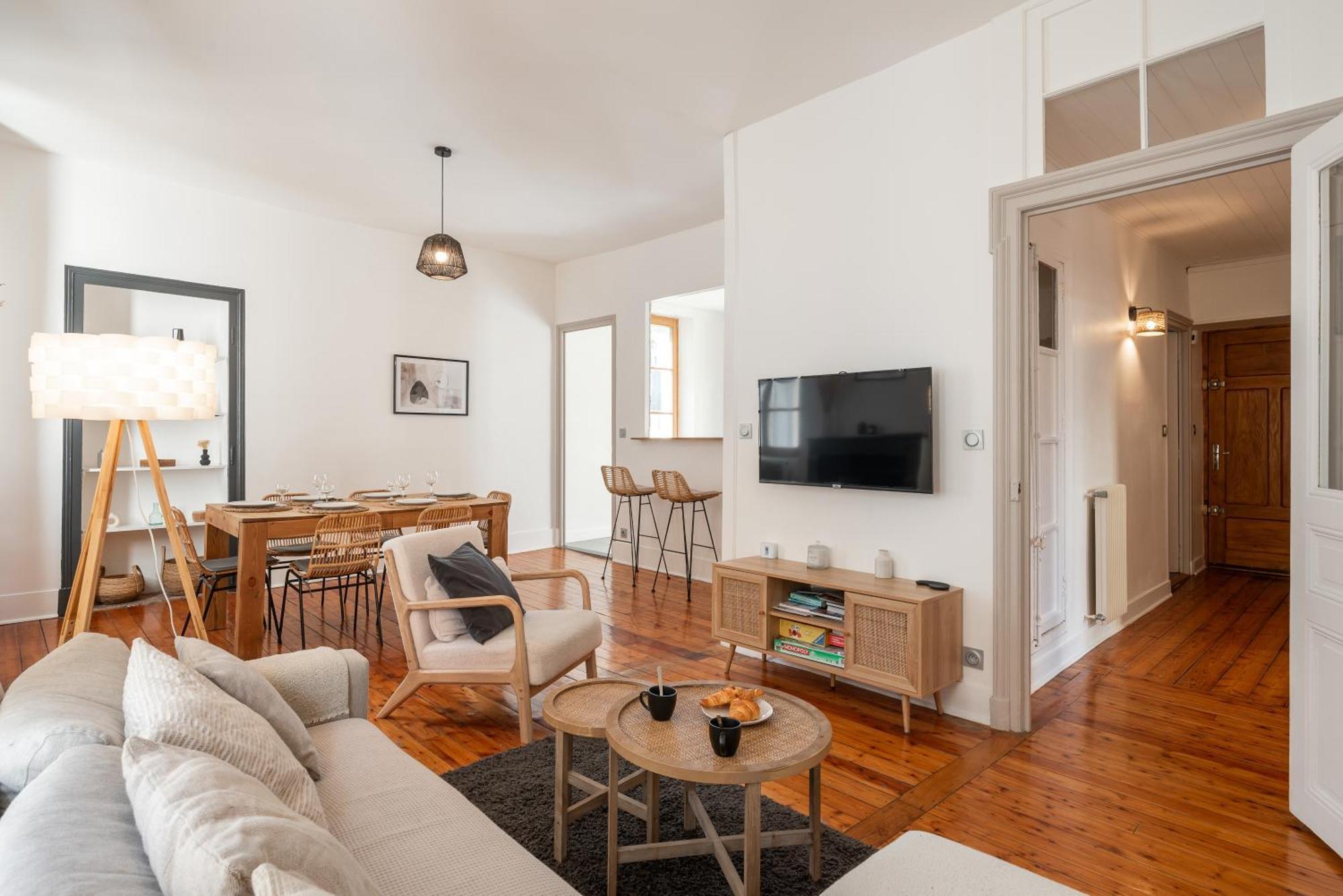 Appartement Spacieux Et Chaleureux Coeur De Ville Chambéry Exteriör bild