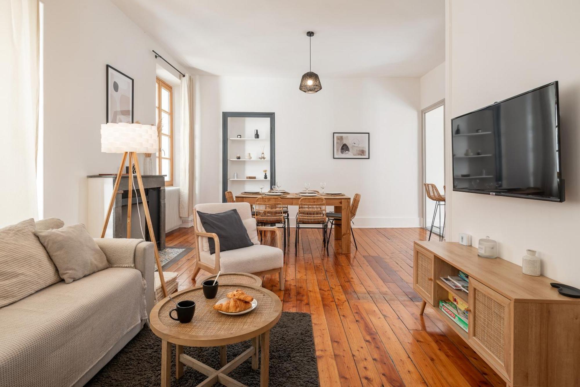 Appartement Spacieux Et Chaleureux Coeur De Ville Chambéry Exteriör bild