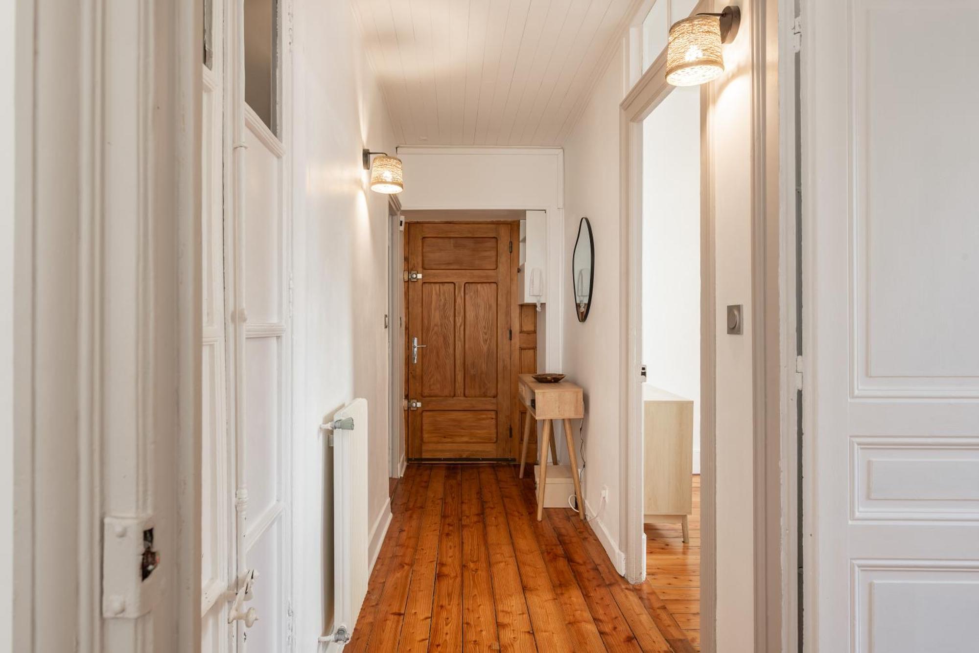 Appartement Spacieux Et Chaleureux Coeur De Ville Chambéry Exteriör bild