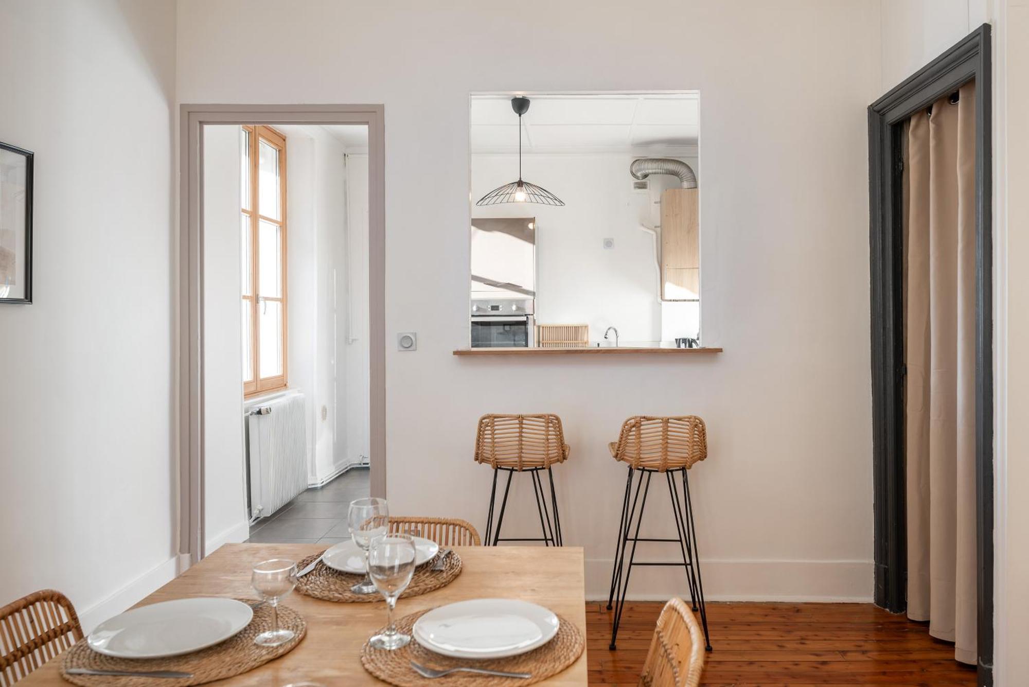 Appartement Spacieux Et Chaleureux Coeur De Ville Chambéry Exteriör bild